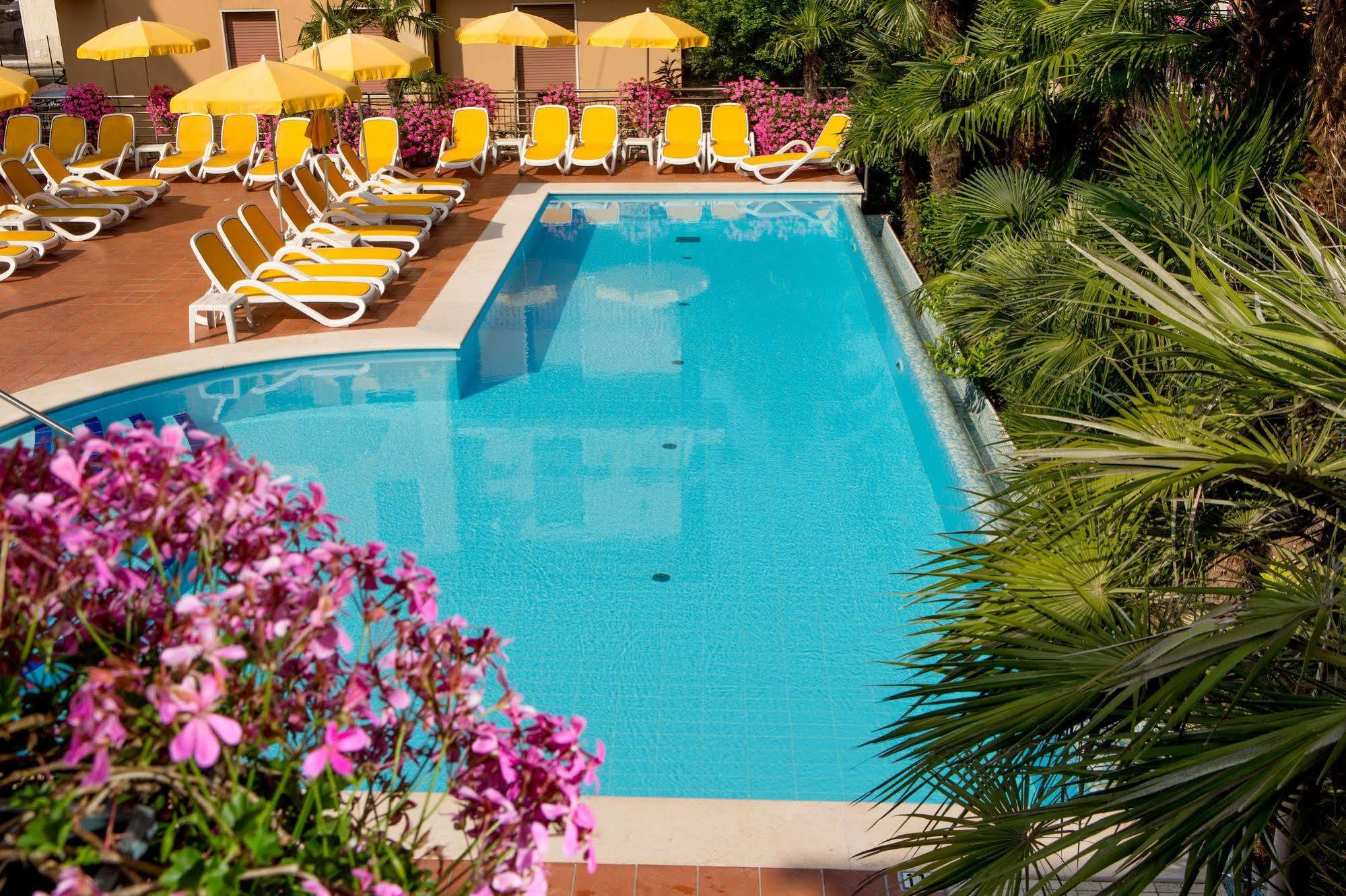 Hotel Capri Bardolino 3S Eksteriør billede